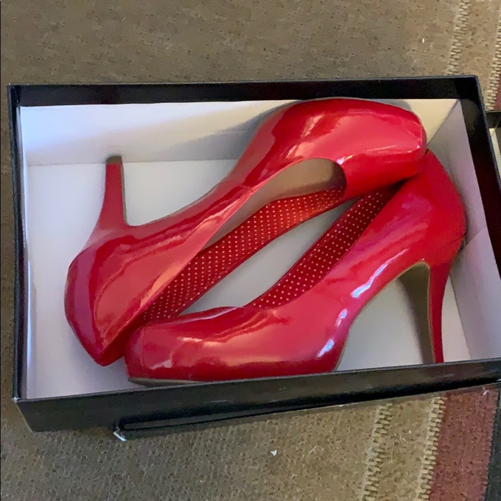 SM New York pumps.
